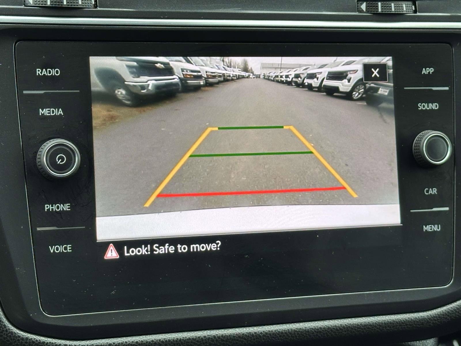 Used 2022 Volkswagen Tiguan SE image 11