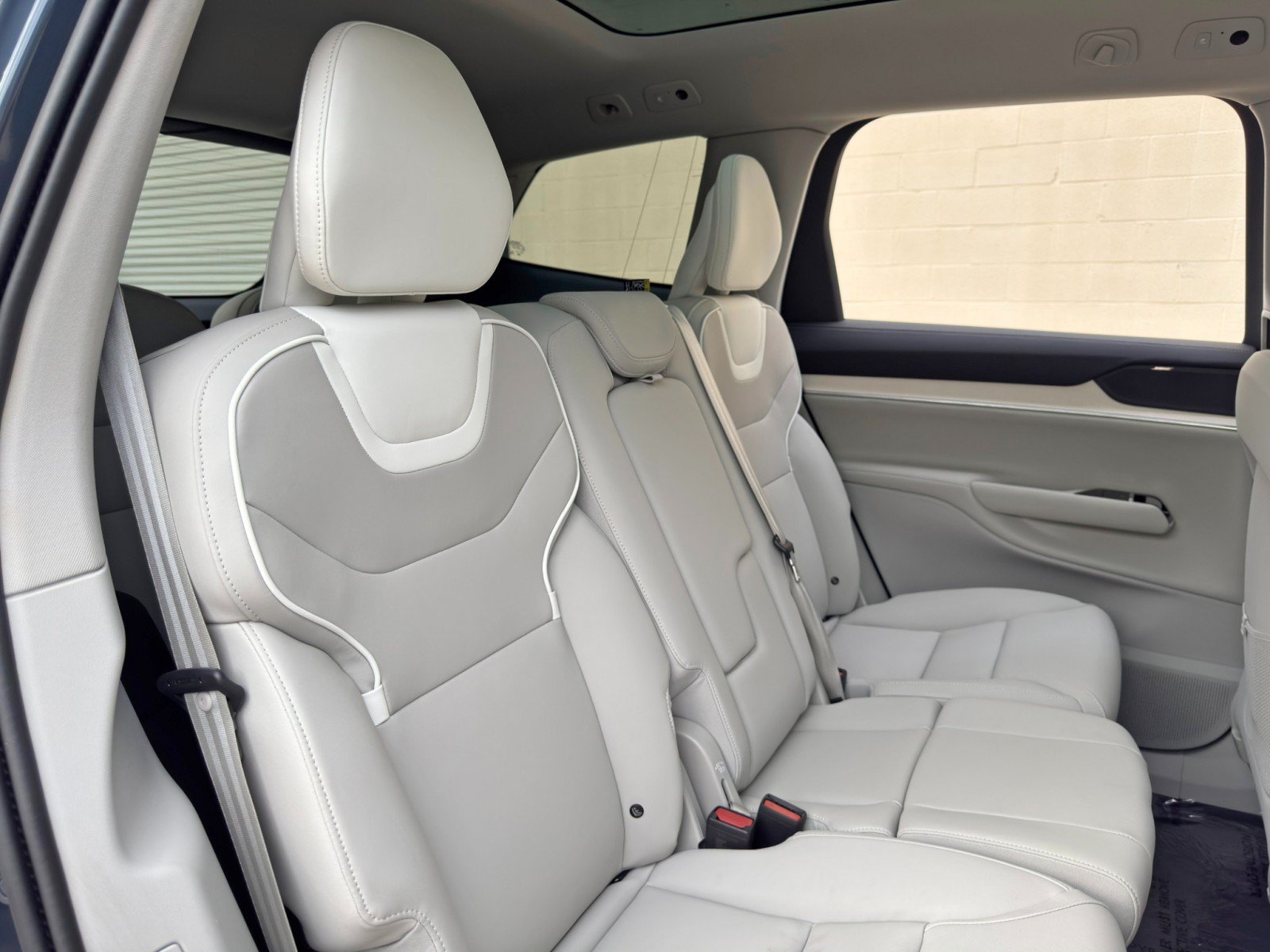 Used 2025 Volvo EX90 Ultra AWD/4WD image 39