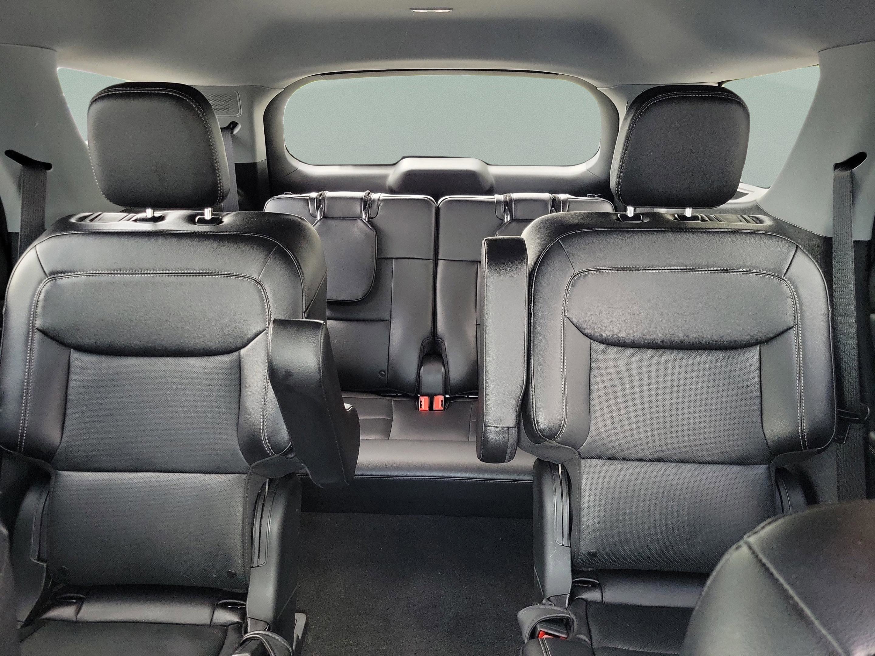 Used 2023 Ford Explorer Limited w/ Limited Technology Package RWD image 9