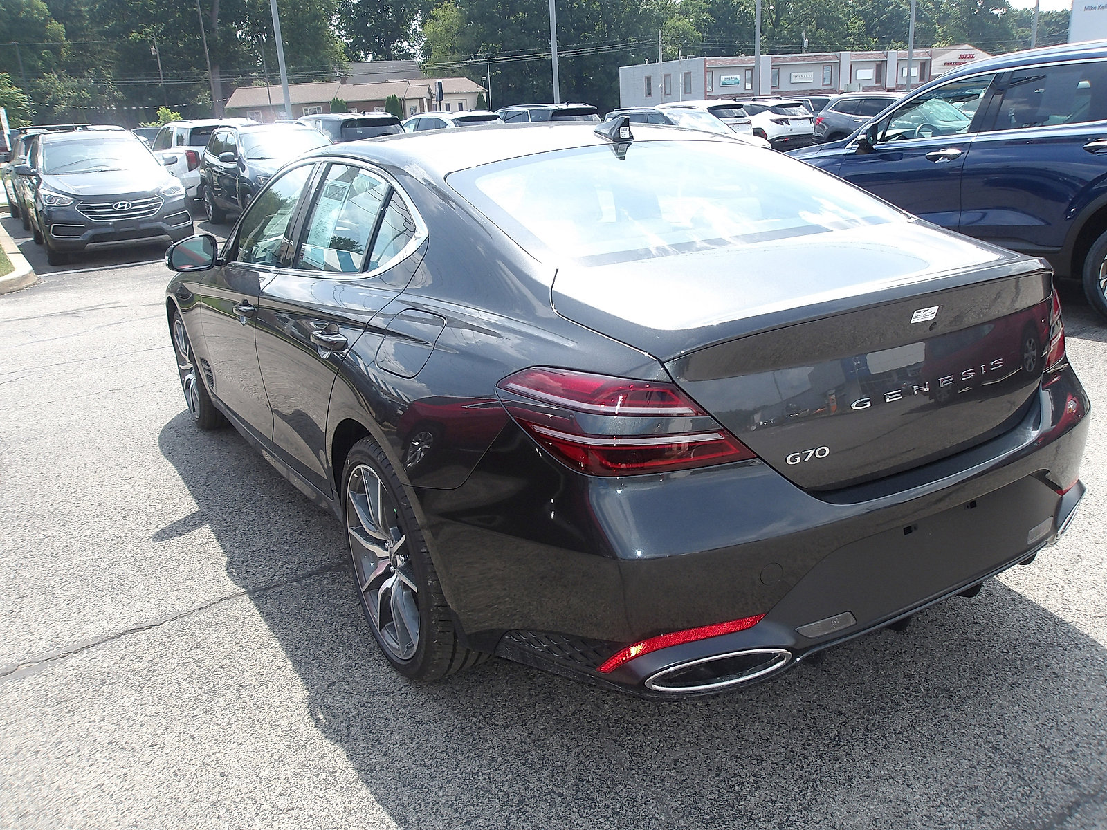 Used 2025 Genesis G70 2.5T image 5