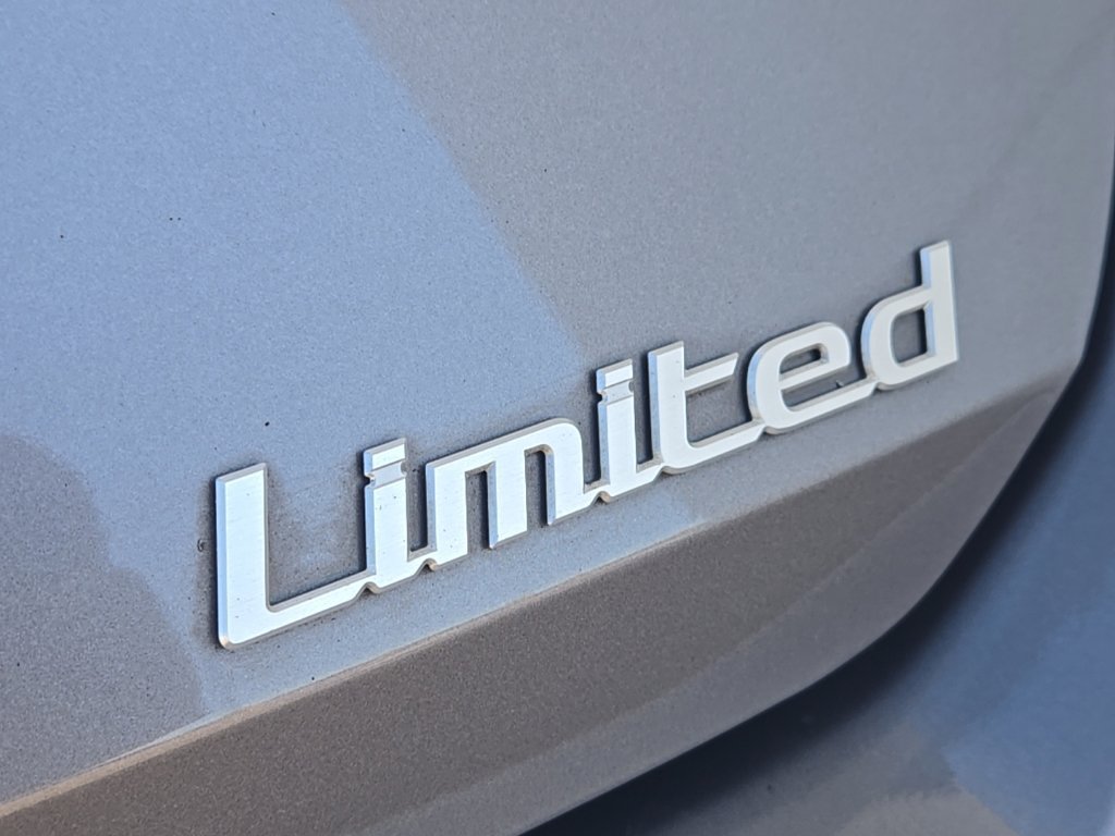 Used 2024 Hyundai Elantra Limited FWD image 38