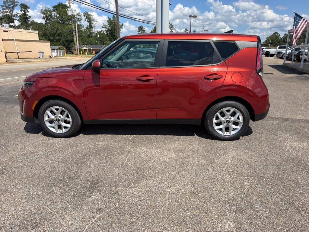 Used 2024 Kia Soul LX w/ Option Group 015 FWD image 8