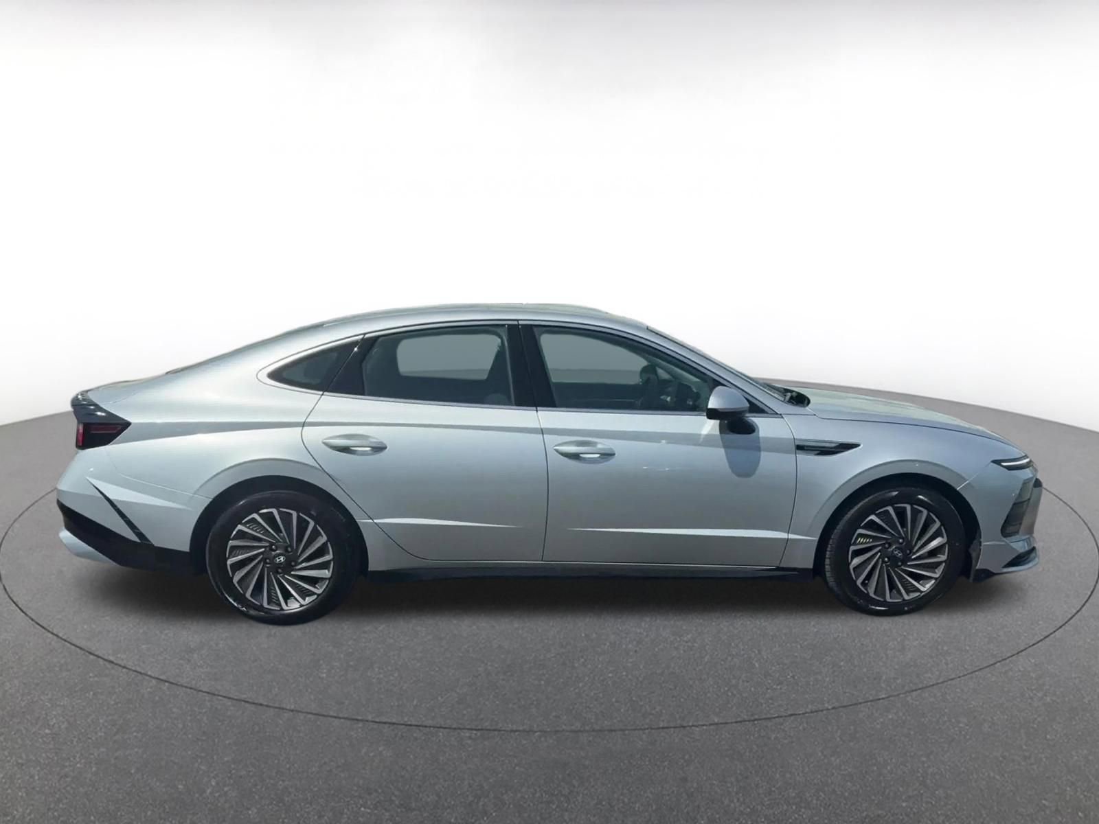 Used 2025 Hyundai Sonata SEL FWD image 16