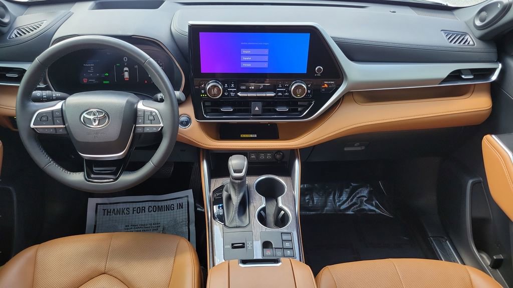 Used 2023 Toyota Highlander Platinum FWD image 11