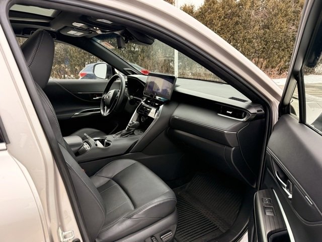 Used 2023 Toyota Venza Limited image 16
