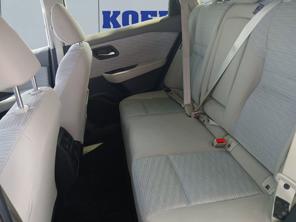 Used 2023 Nissan Rogue SV image 16