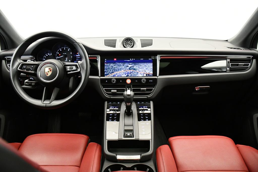 Certified 2025 Porsche Macan image 23