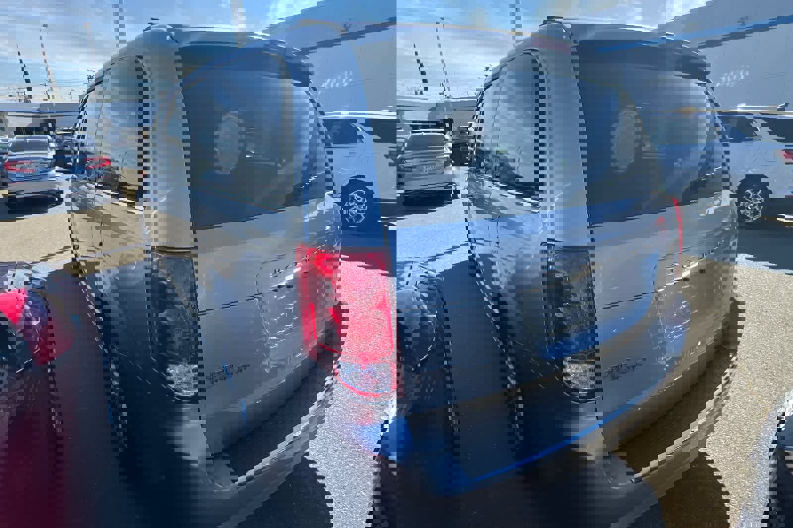 Used 2019 Dodge Grand Caravan SXT image 6