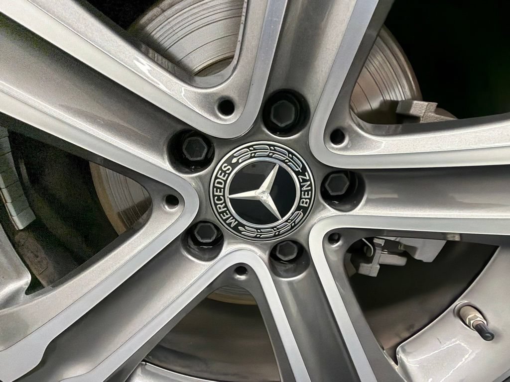 Used 2022 Mercedes-Benz GLC 300 w/ Premium Package Lite image 18