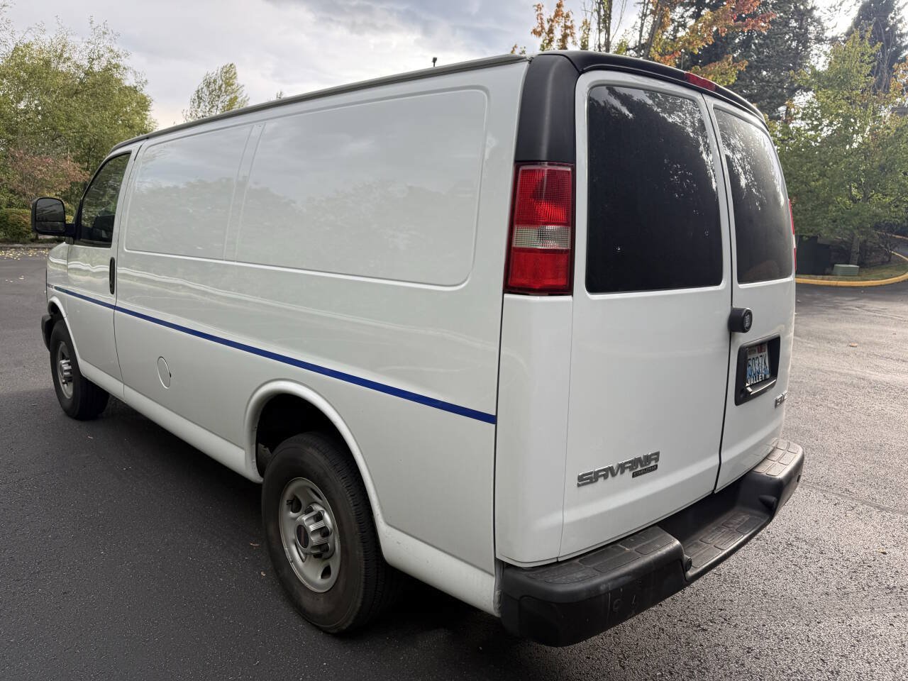 Used 2016 GMC Savana 3500 RWD image 3