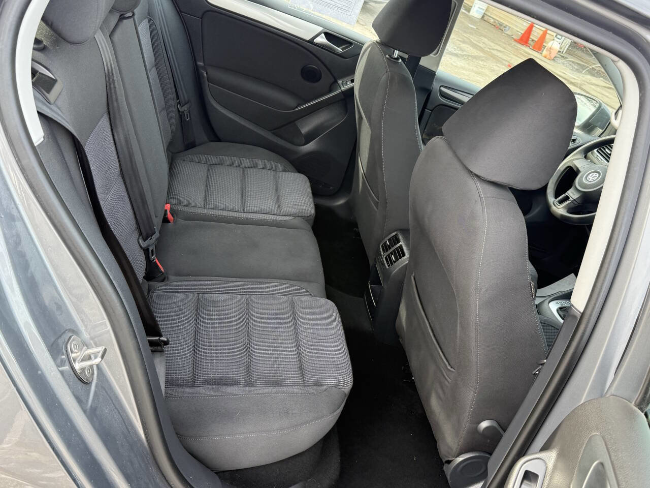 Used 2014 Volkswagen Golf 4-Door image 16