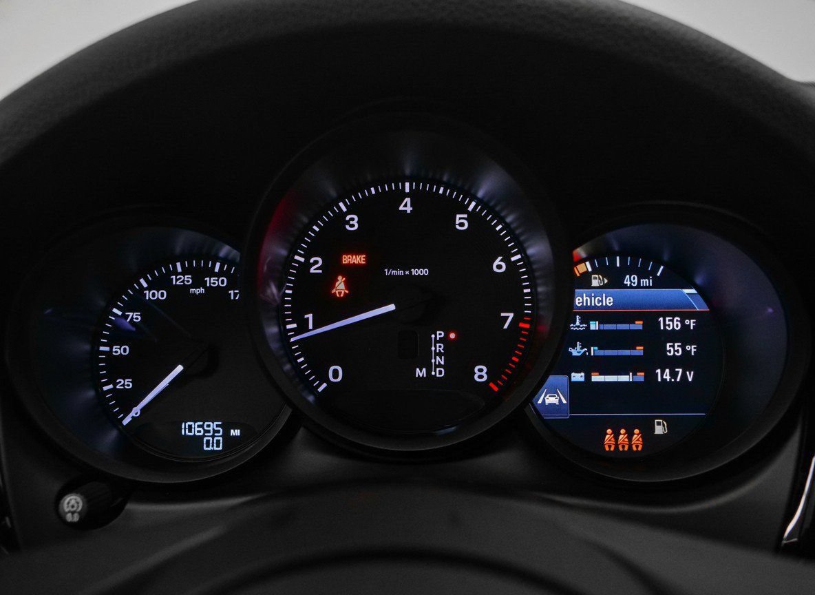 Certified 2025 Porsche Macan AWD/4WD image 24