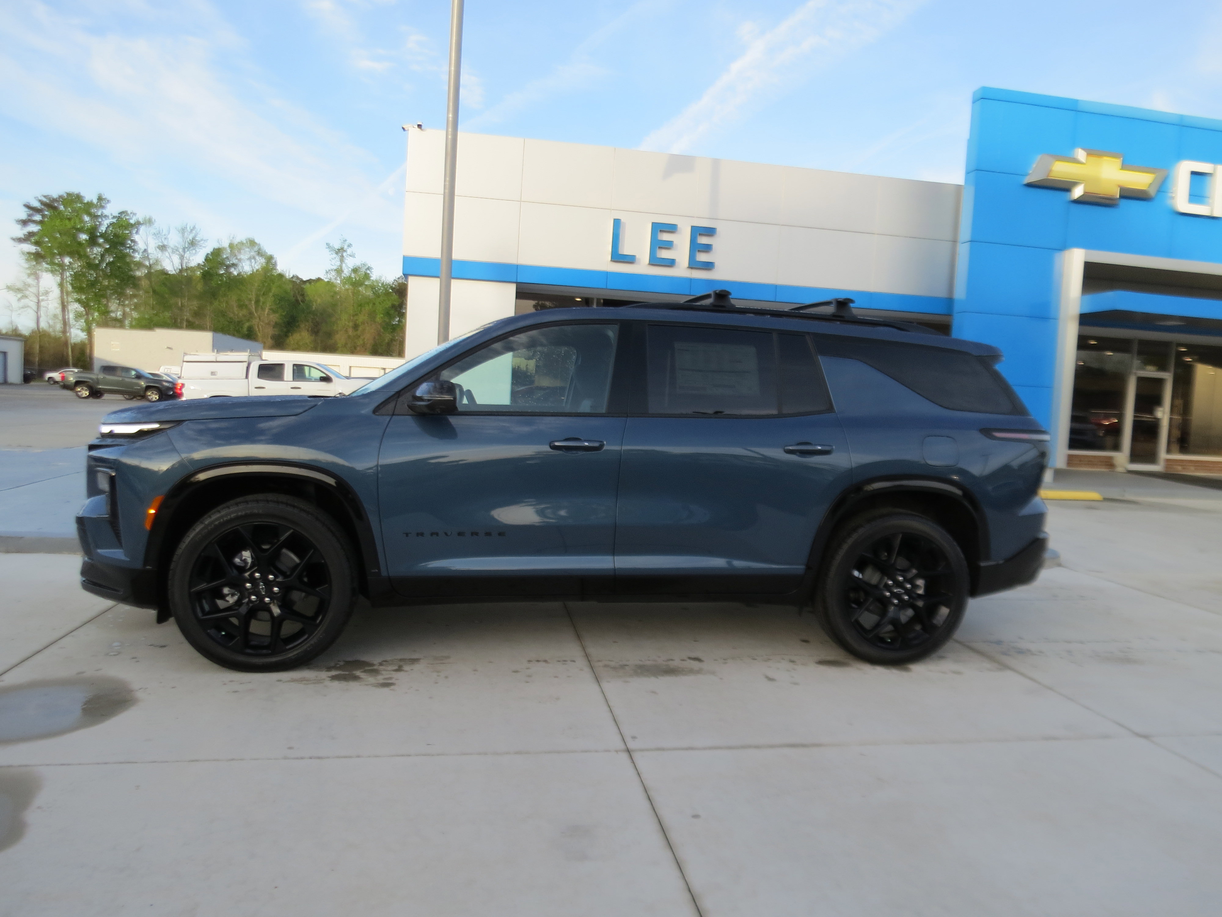 New 2026 Chevrolet Traverse RS w/ LPO, Floor Liner Package FWD image 2
