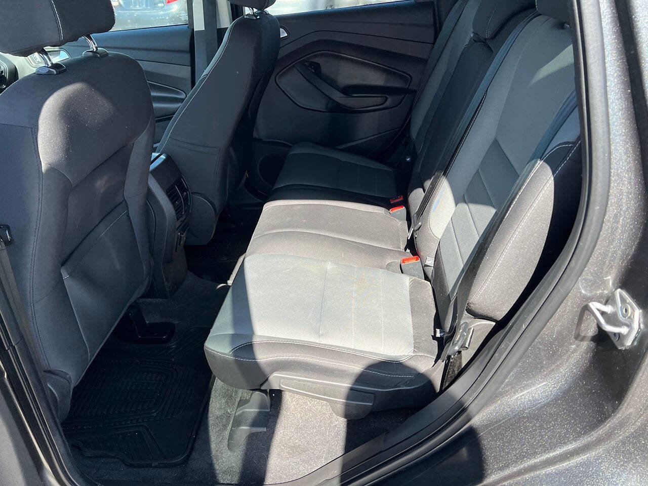 Used 2016 Ford Escape SE w/ Equipment Group 201A FWD image 4