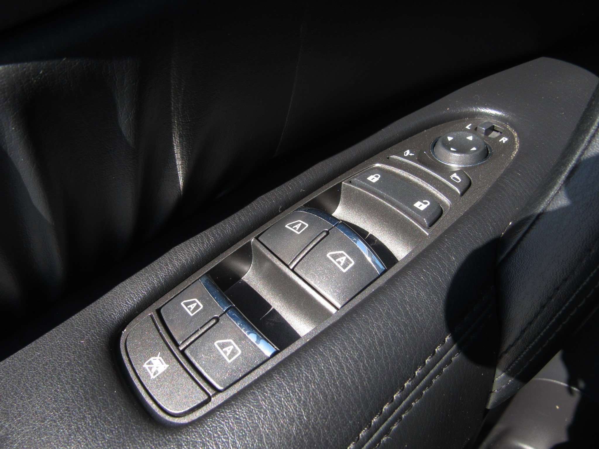 Used 2024 Nissan Armada SL image 25