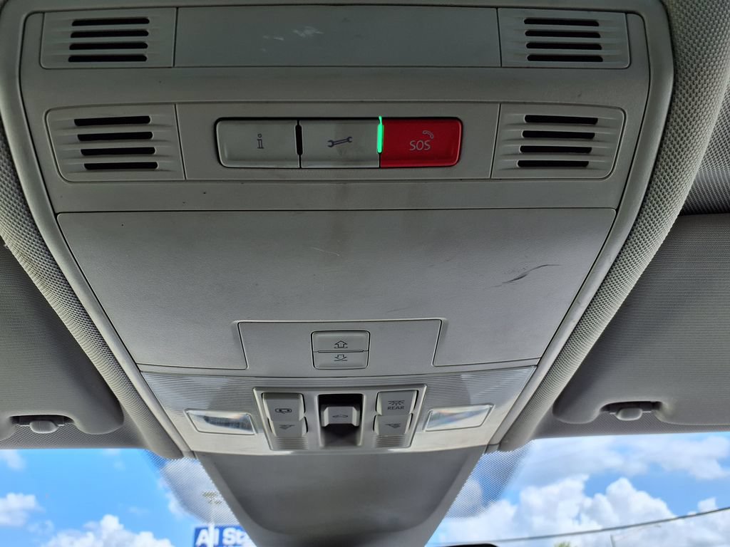 Used 2022 Volkswagen Tiguan SE w/ Panoramic Sunroof Package FWD image 27