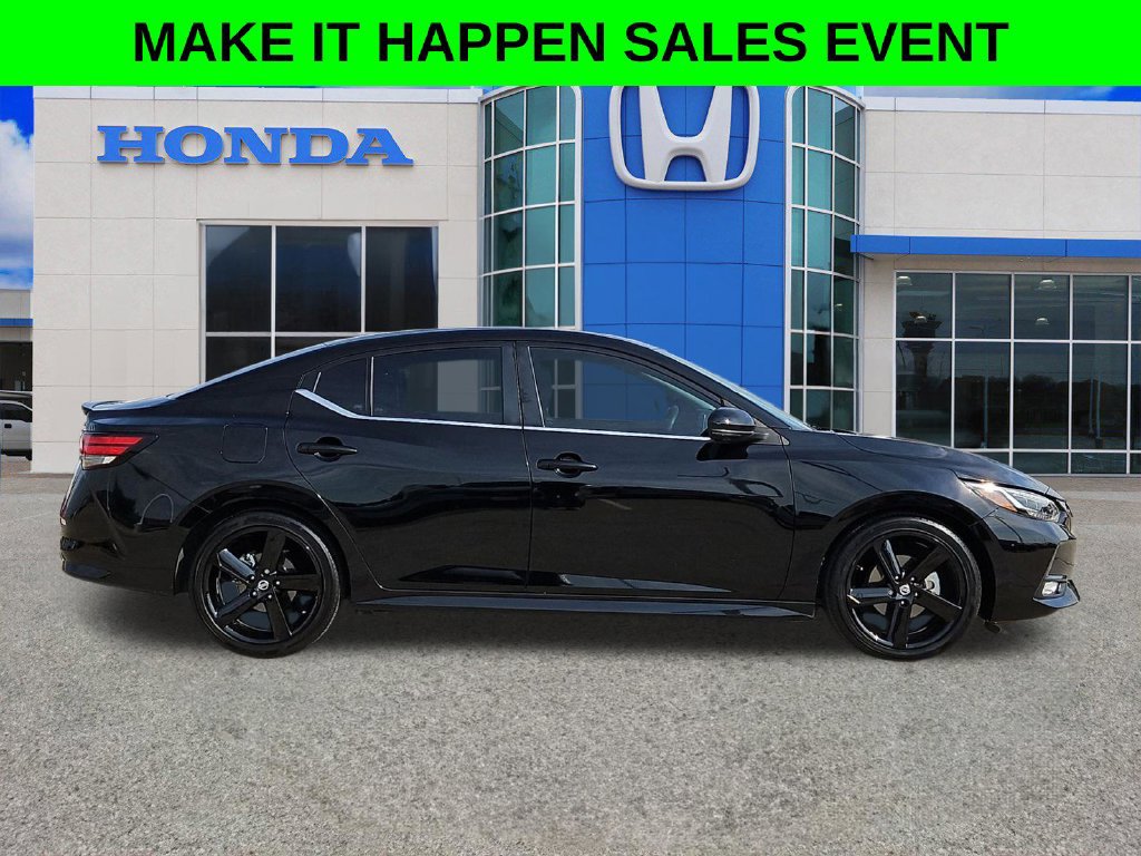 Used 2023 Nissan Sentra SR w/ SR Premium Package FWD image 2