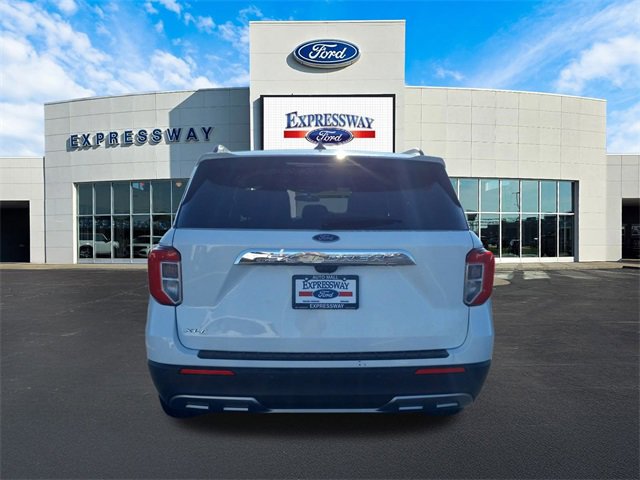 Used 2023 Ford Explorer XLT w/ Equipment Group 202A image 7