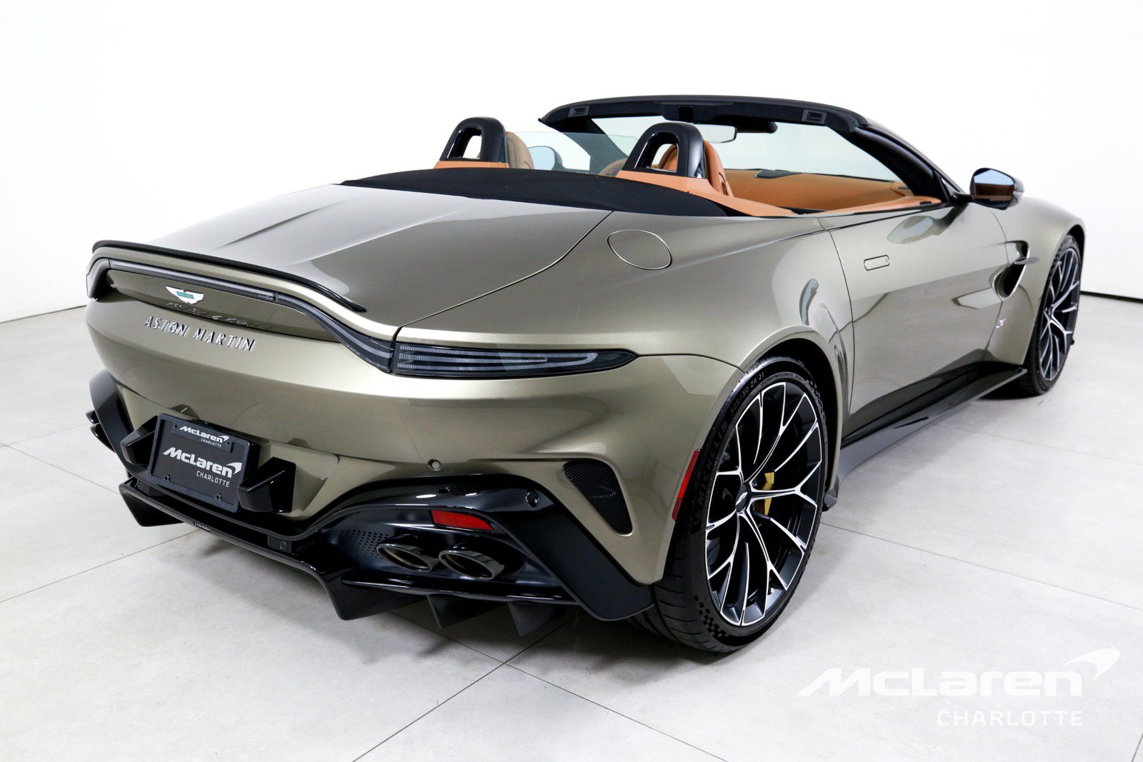 Used 2026 Aston Martin V8 Vantage S RWD image 9