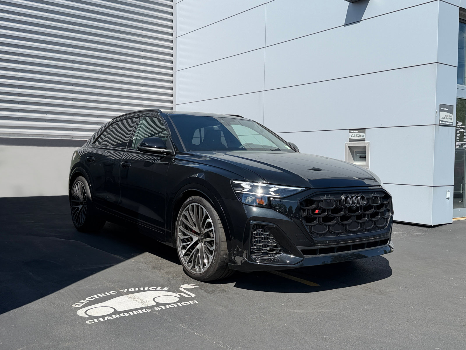 New 2026 Audi SQ8 Prestige AWD/4WD image 7