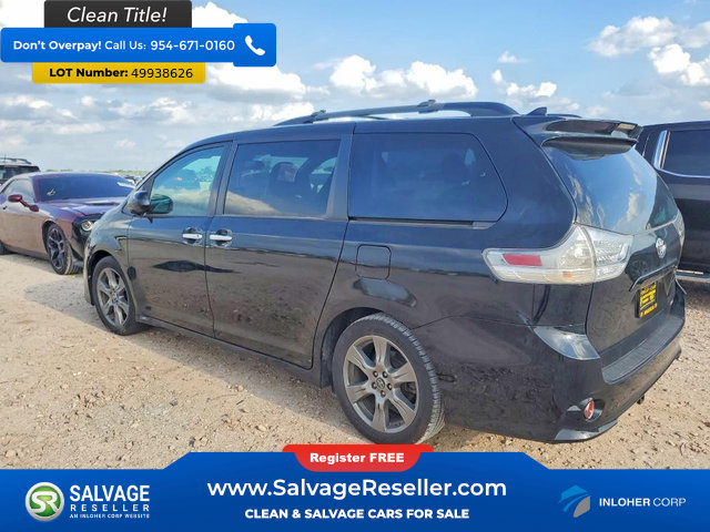 Used 2018 Toyota Sienna SE FWD image 3