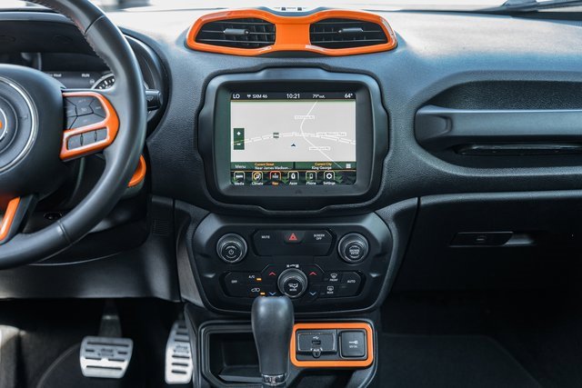 Used 2020 Jeep Renegade Latitude w/ UConnect 8.4 Nav Group image 6