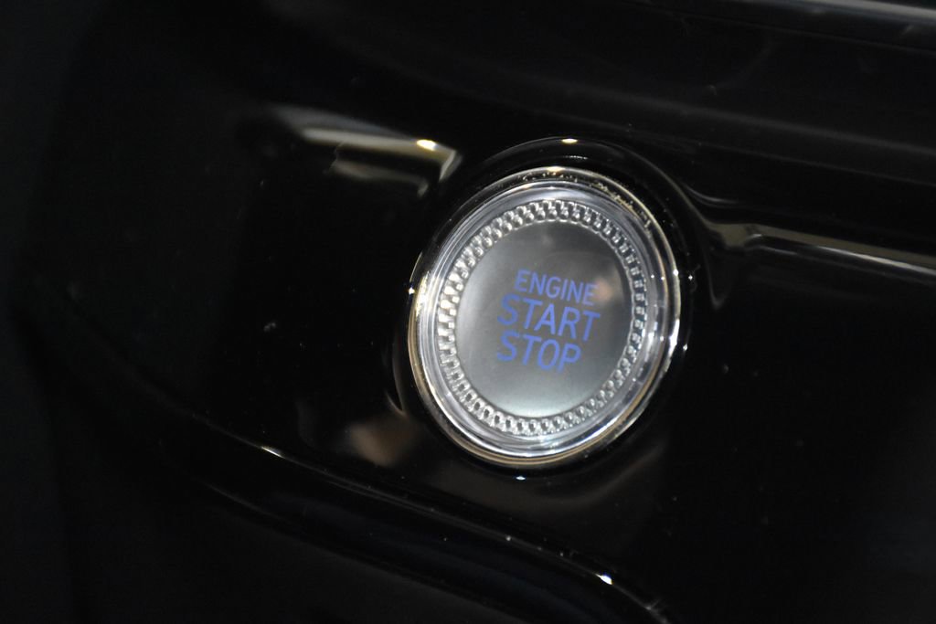 Used 2025 Genesis G80 2.5T image 12