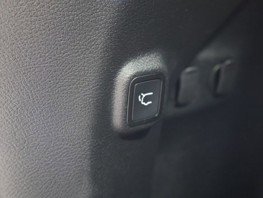 Certified 2021 Jeep Cherokee Latitude Lux w/ Comfort/Convenience Group image 22