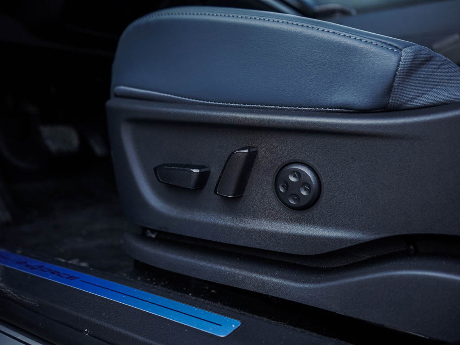 New 2025 Nissan Ariya Platinum image 20