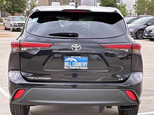 Used 2024 Toyota Highlander LE FWD image 5