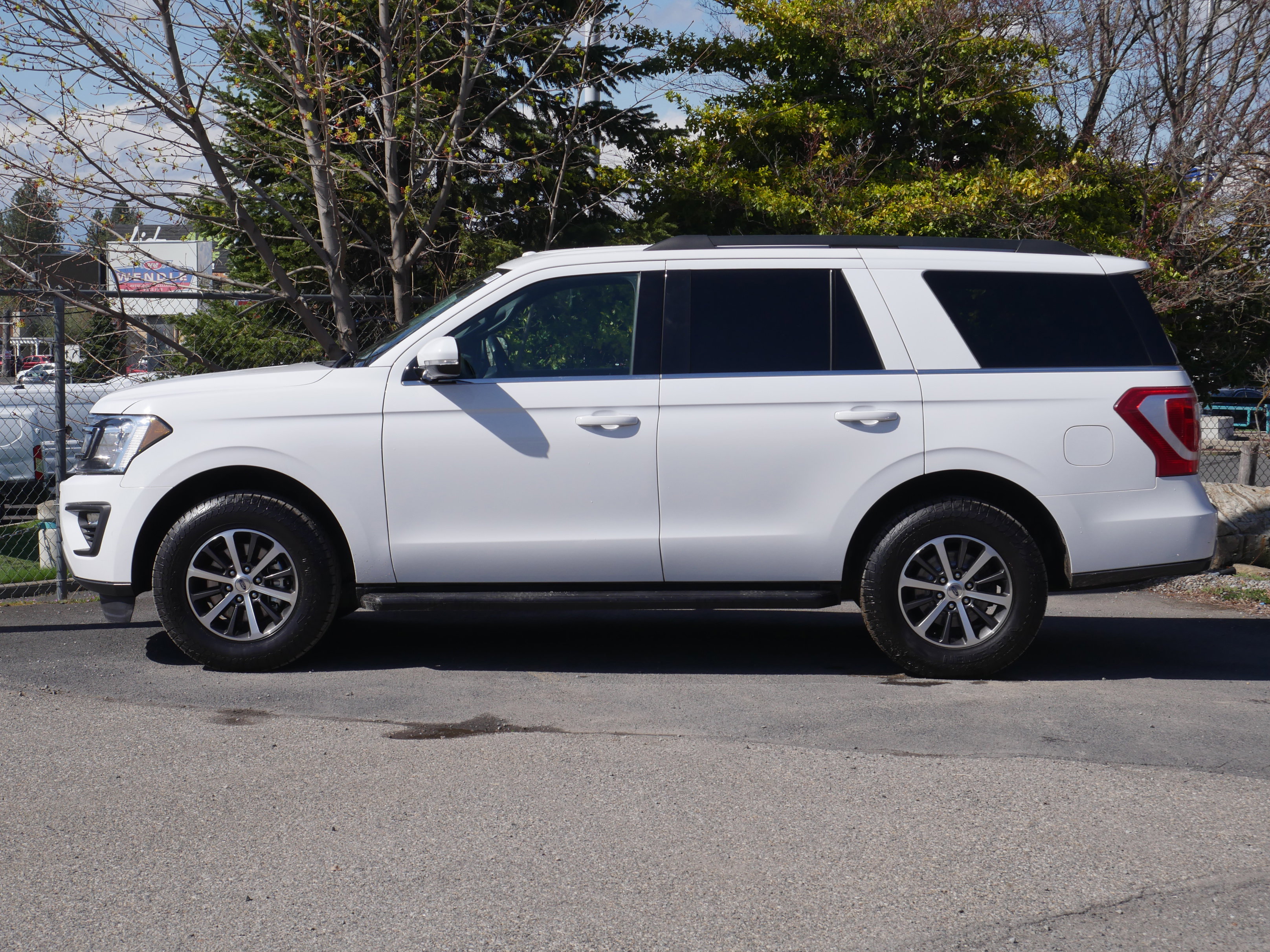 Used 2019 Ford Expedition XLT w/ Equipment Group 201A AWD/4WD image 16