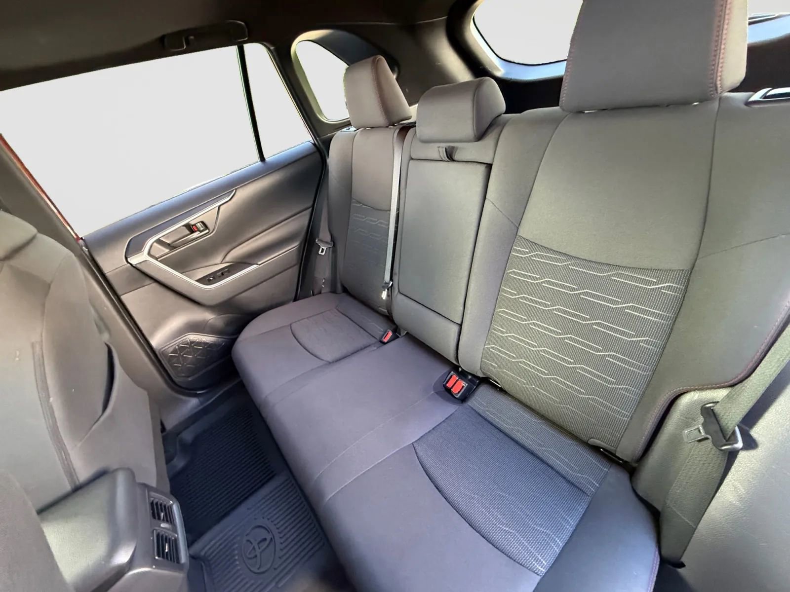 Used 2021 Toyota RAV4 SE w/ Weather & Moonroof Package AWD/4WD image 15
