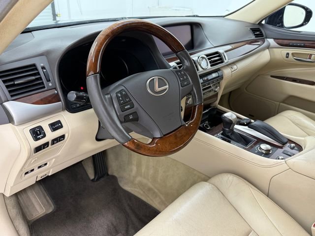 Used 2015 Lexus LS 460 AWD w/ Comfort Package image 8