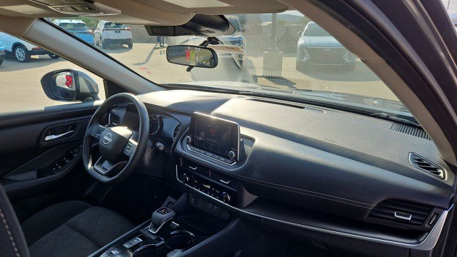 Used 2026 Nissan Rogue SV FWD image 28