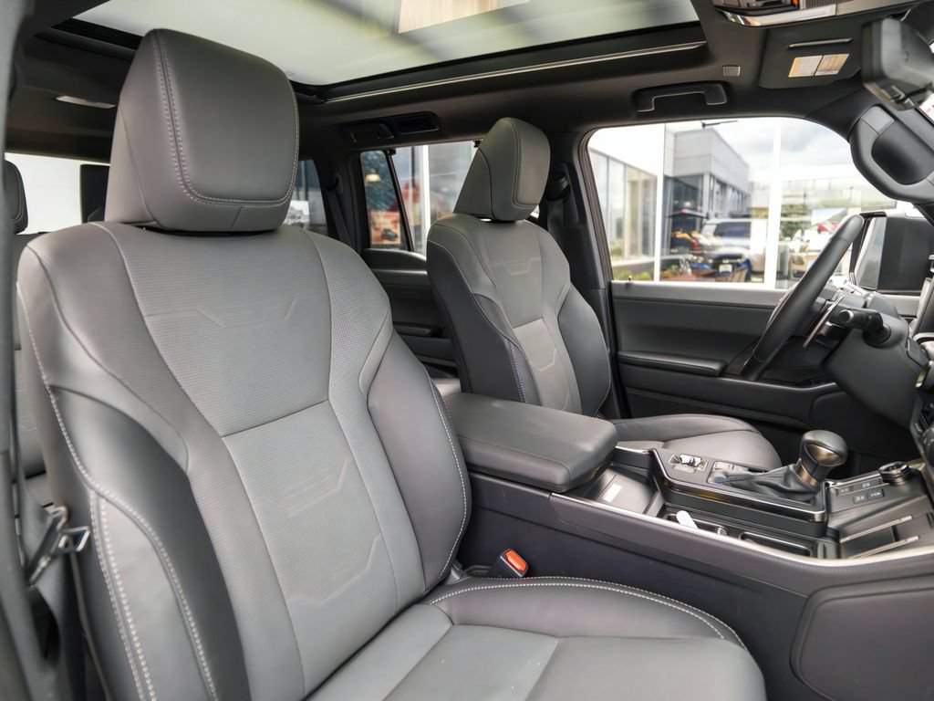 Used 2024 Lexus GX 550 w/ Cold Area Package AWD/4WD image 17