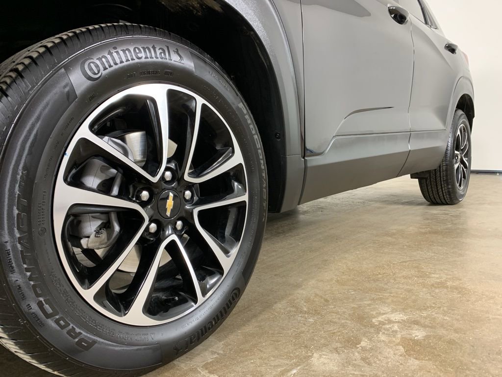 Used 2025 Chevrolet TrailBlazer LT image 2