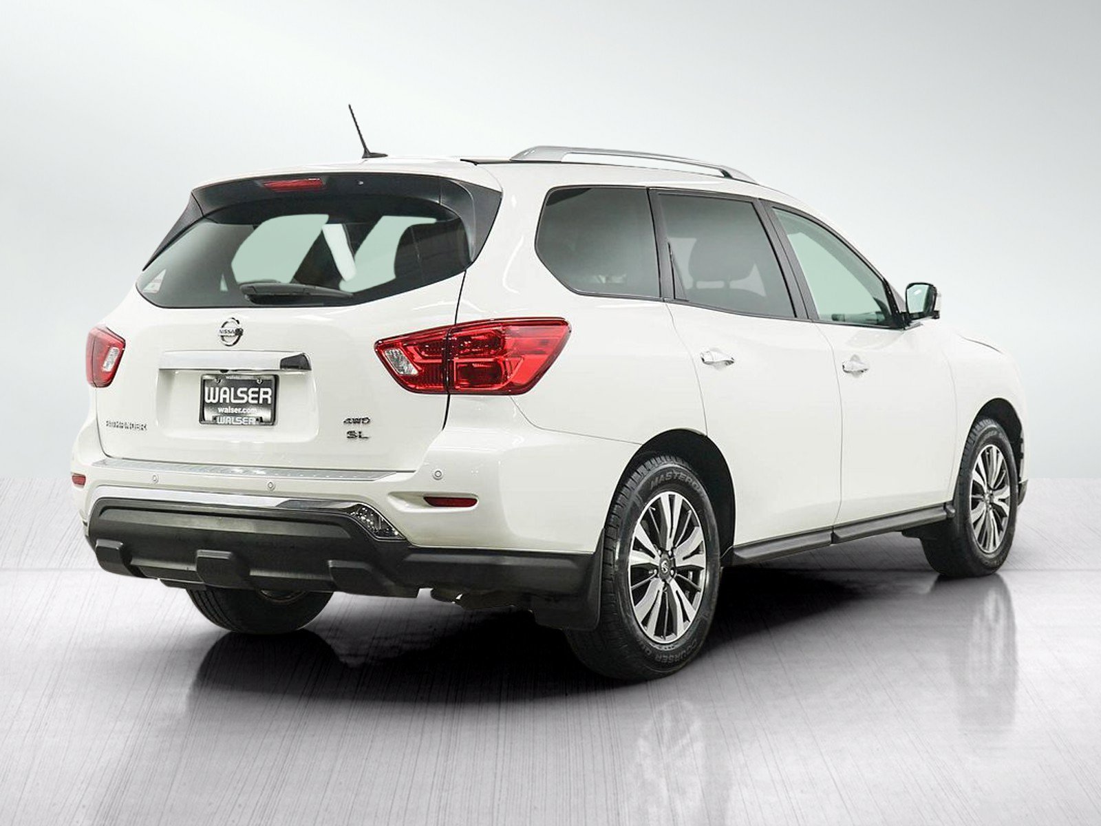 Used 2017 Nissan Pathfinder SL AWD/4WD image 5