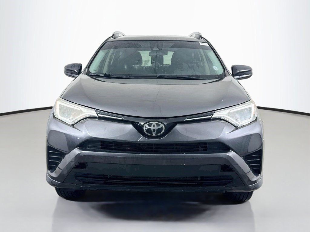 Used 2018 Toyota RAV4 LE FWD image 2