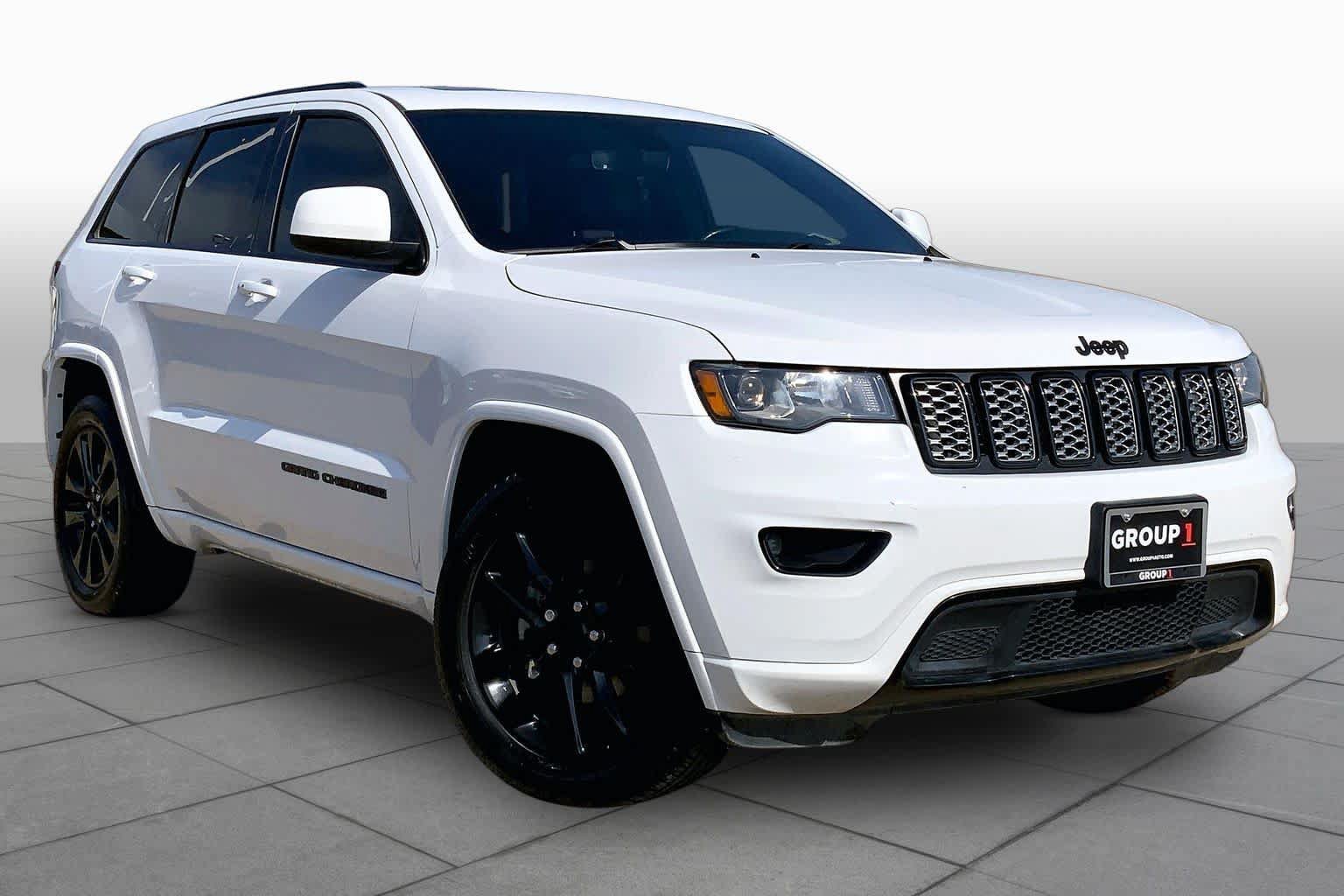 Used 2018 Jeep Grand Cherokee Altitude RWD image 2