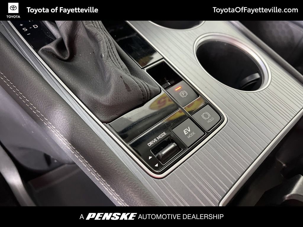 Used 2025 Toyota Sienna LE w/ LE Plus Package image 35