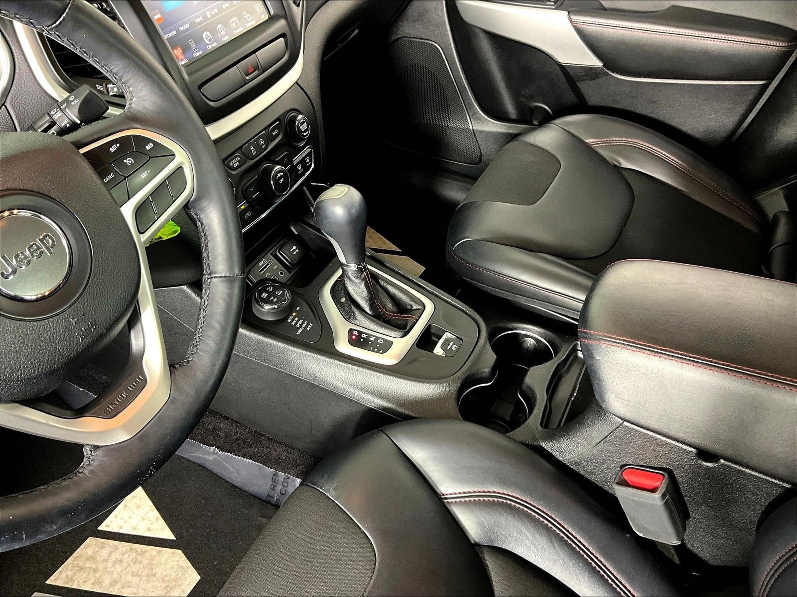 Used 2017 Jeep Cherokee Trailhawk w/ Cold Weather Group AWD/4WD image 18