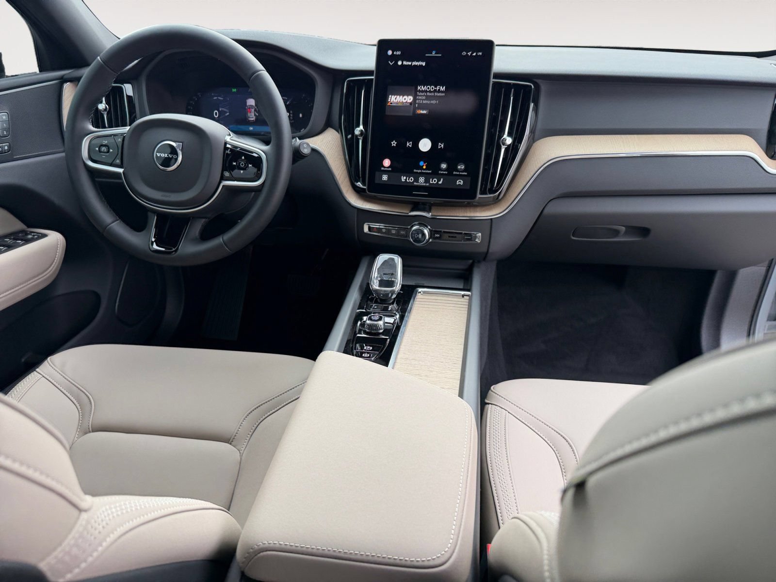 New 2026 Volvo XC60 B5 Plus w/ Protection Package Premier AWD/4WD image 10