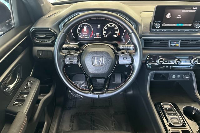 Used 2025 Honda Pilot Sport image 16