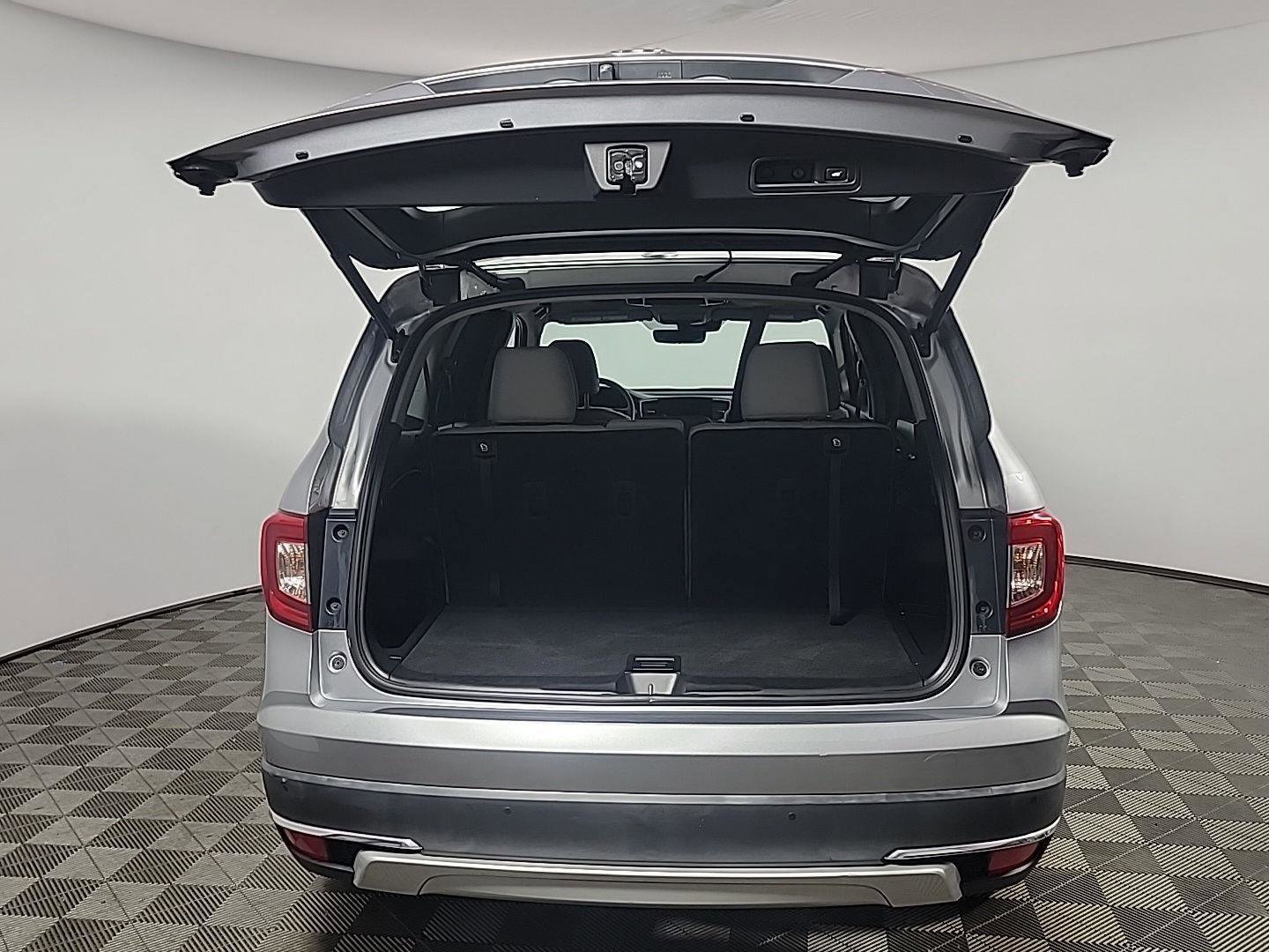 Certified 2020 Honda Pilot Touring image 8