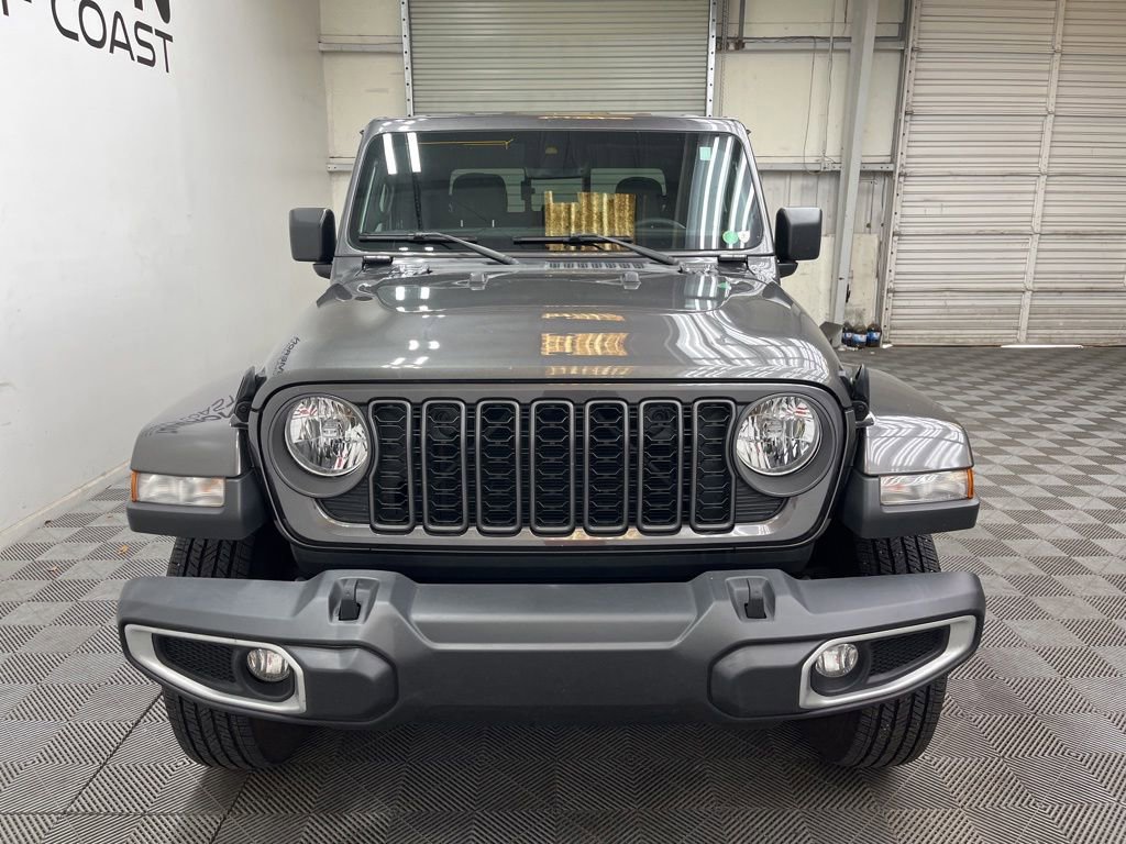 Used 2024 Jeep Gladiator Sport AWD/4WD image 2