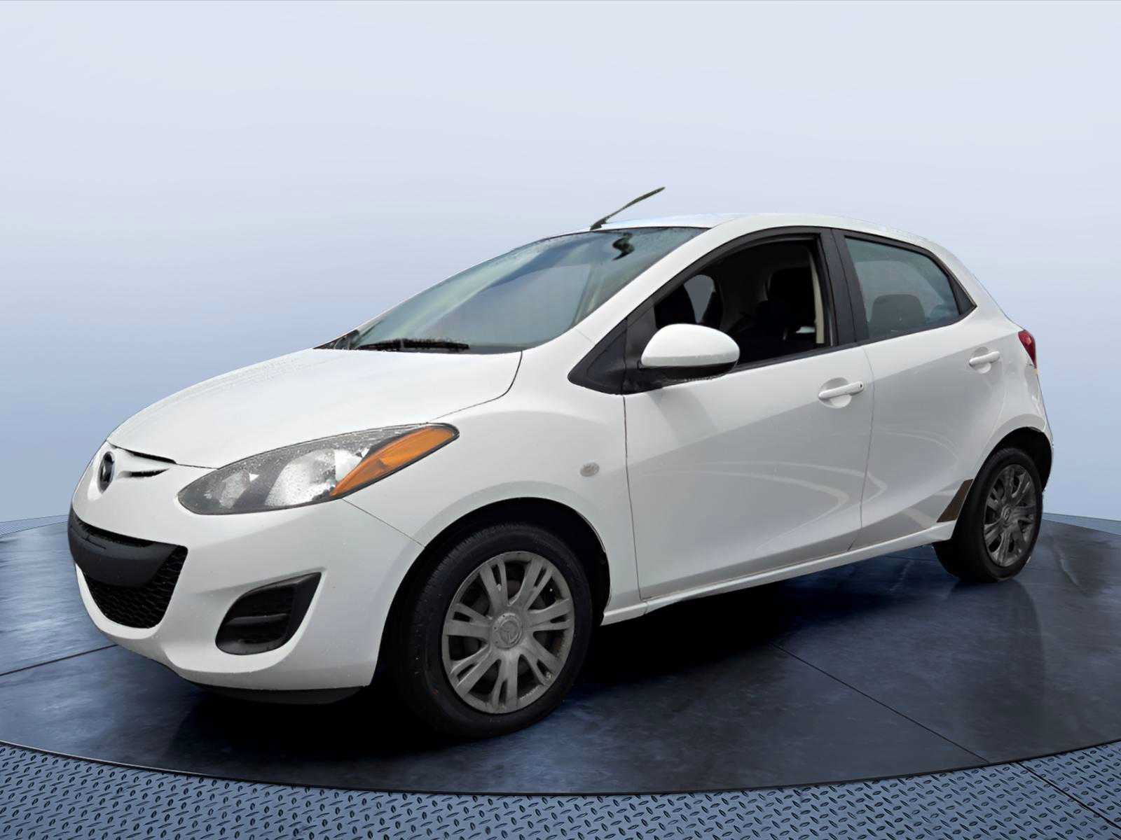 Used 2014 MAZDA MAZDA2 Sport FWD image 2