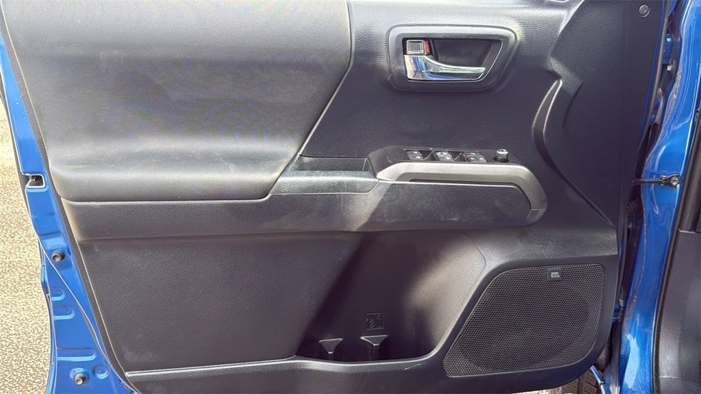 Used 2018 Toyota Tacoma TRD Sport image 16