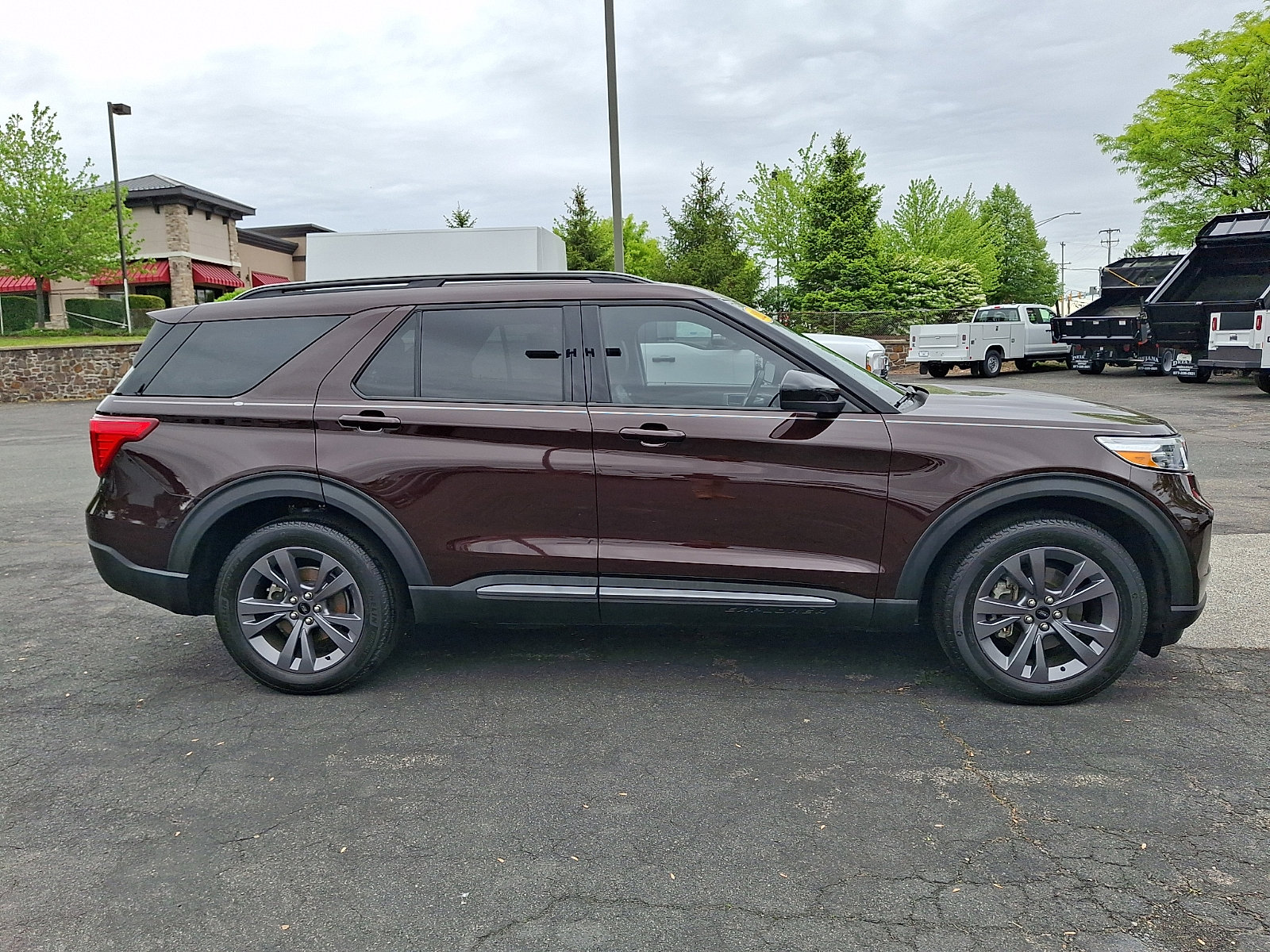 Certified 2022 Ford Explorer XLT w/ Equipment Group 202A AWD/4WD image 7