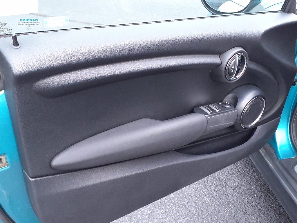 Used 2019 MINI Cooper Cooper image 18