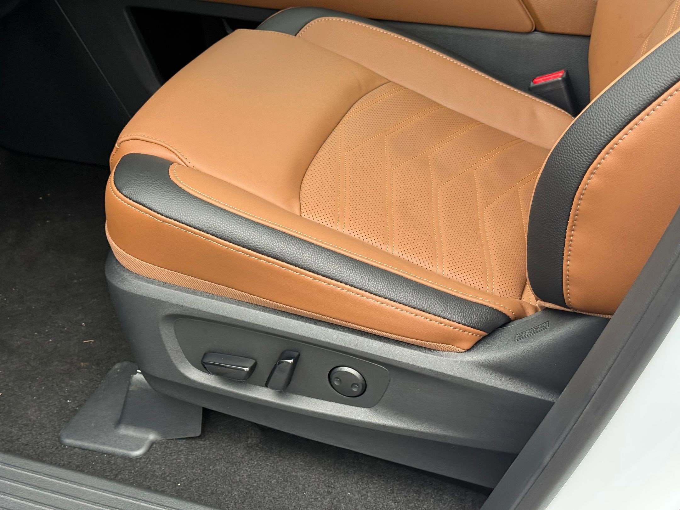 New 2025 Nissan Pathfinder Platinum image 4